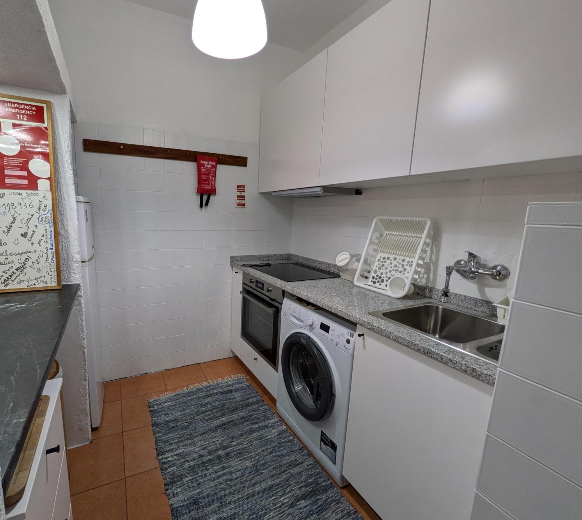 ! Free Parking Street ! Ground Floor With Washer! Porto Luaran gambar